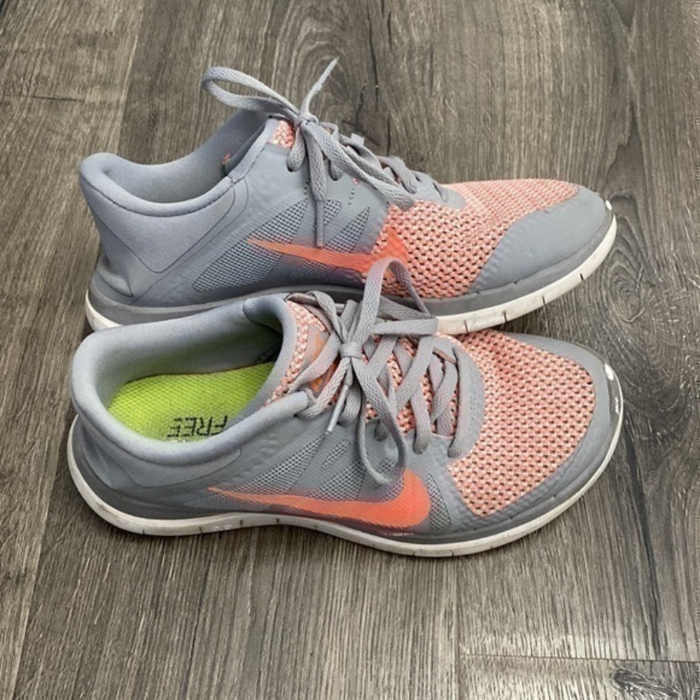 Nike Womens 7 shoes